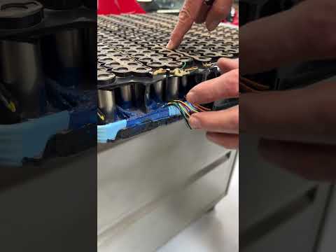 You Can&#039;t Replace 1 Tesla Battery Cell #Shorts